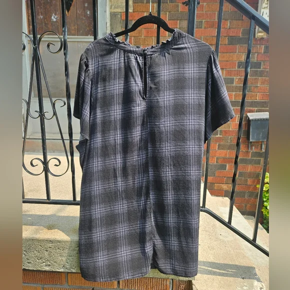 Torrid Slub Mock Neck Flutter Sleeve Top - Picture 6 of 6